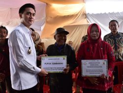 Wabup Fajar Serahkan Bantuan Petani Tembakau di Sukasari