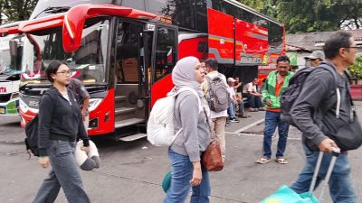 Terminal Bus Kampung Rambutan Dipenuhi Penumpang Arus Balik