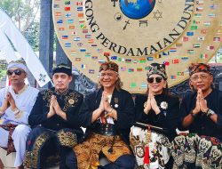 JAGA ADAT TRADISI KITA JANGAN SAMPAI TERGESER BUDAYA LAIN, BARU MERASA MEMILIKI SETELAH KEHILANGAN