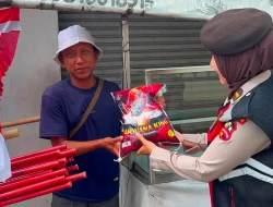 Bantu Ringankan Kebutuhan Masyarakat, Den Turangga Korps Sabhara Polri Bagikan Sembako di Kelapa Dua Depok