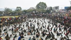 Ribuan Warga Serbu Kolam Al Kamil, 1,5 Ton Ikan Ditebar untuk Meriahkan HUT RI